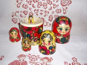 1200px-Russian-Matryoshka2